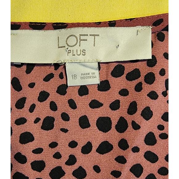 LOFT Blouse Top Womens Size 18 Pink V Neck Button Pullover - Picture 3 of 4
